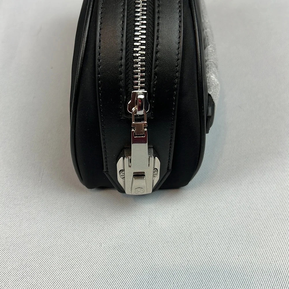 NWOT Cartwright The Clam Luxury Lockable Bag - Picture 5 of 11